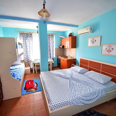Lovely Apartment W/ Ac + Bath. + Kitchen + Parking And Garden Shkoder Ngoại thất bức ảnh