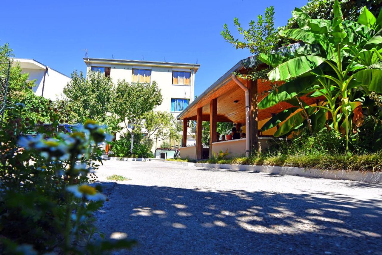 Lovely Apartment W/ Ac + Bath. + Kitchen + Parking And Garden Shkoder Ngoại thất bức ảnh